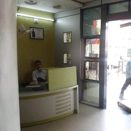 Hotel Atithi Ahmadábád Kültér fotó