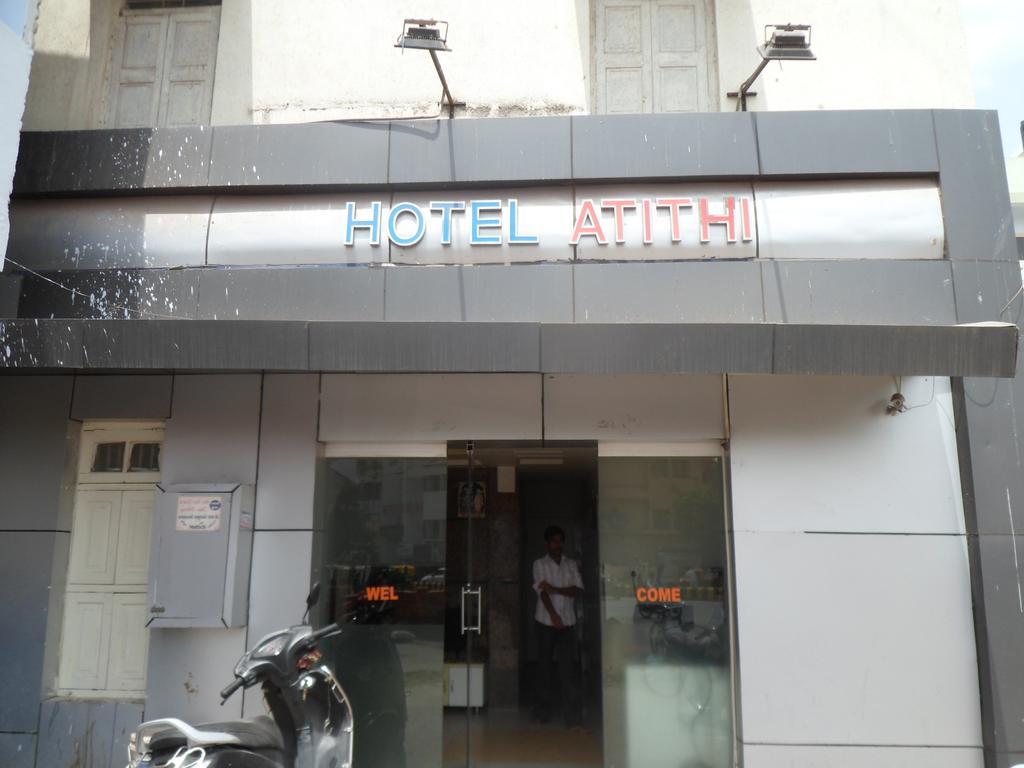 Hotel Atithi Ahmadábád Kültér fotó