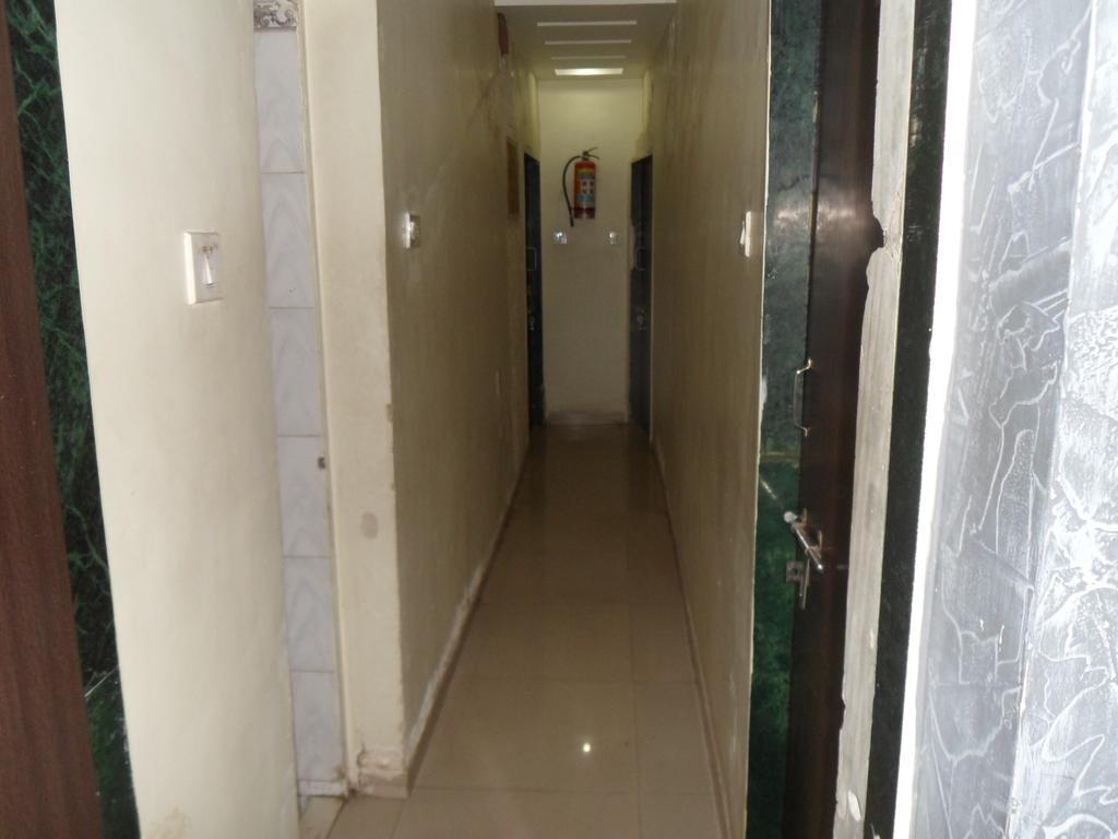 Hotel Atithi Ahmadábád Kültér fotó
