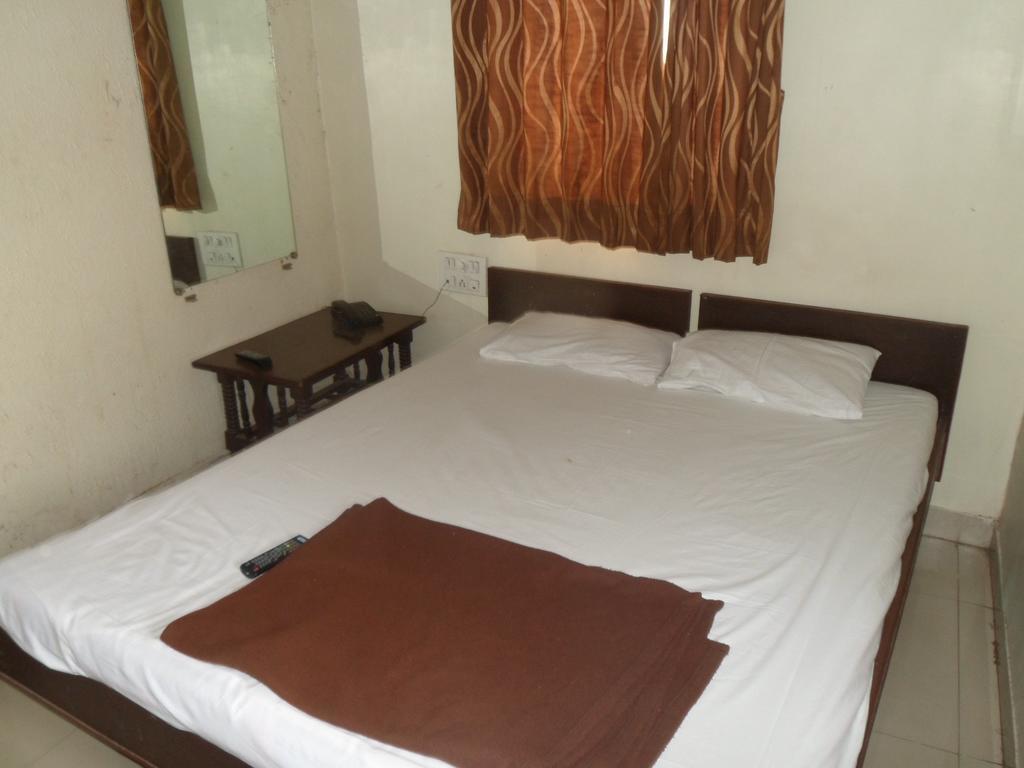 Hotel Atithi Ahmadábád Szoba fotó